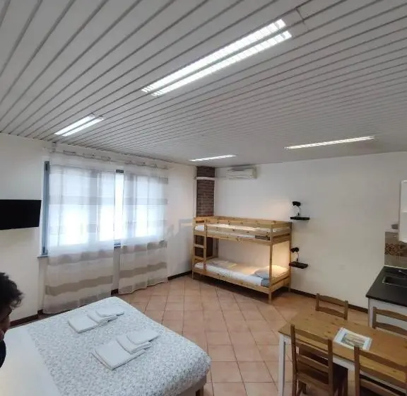 اتاق استاندارد چهار تخته, Cascina Bellaria