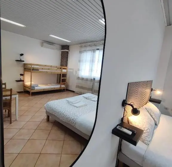 اتاق استاندارد چهار تخته, Cascina Bellaria