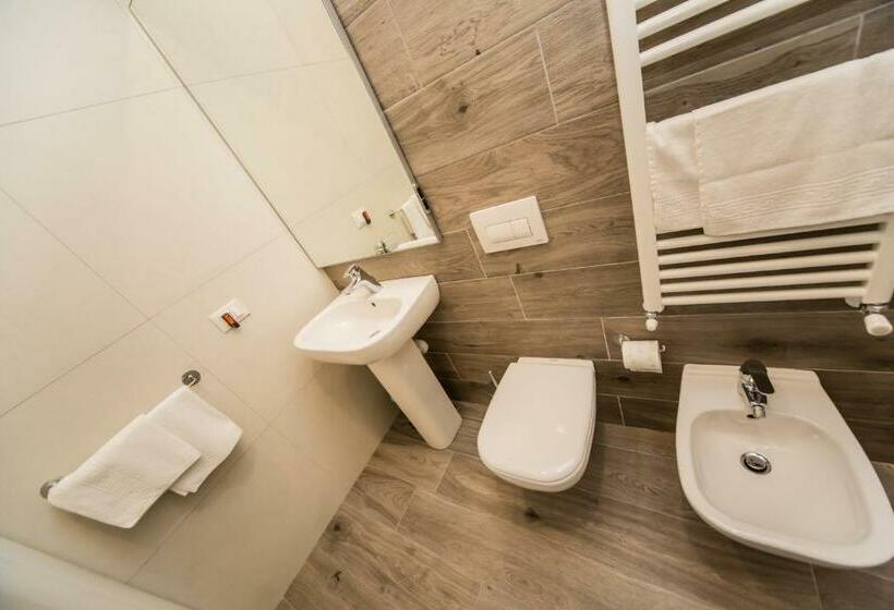 Quarto standard, B&b Corte Sul Naviglio Cin I T 0 1 5 0 7 0 C 1 3 X U I L Q C V