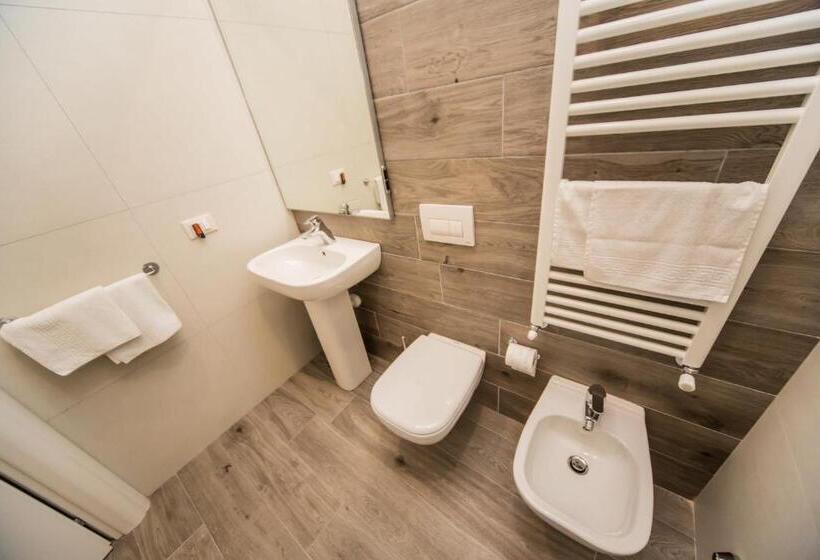 Quarto standard, B&b Corte Sul Naviglio Cin I T 0 1 5 0 7 0 C 1 3 X U I L Q C V