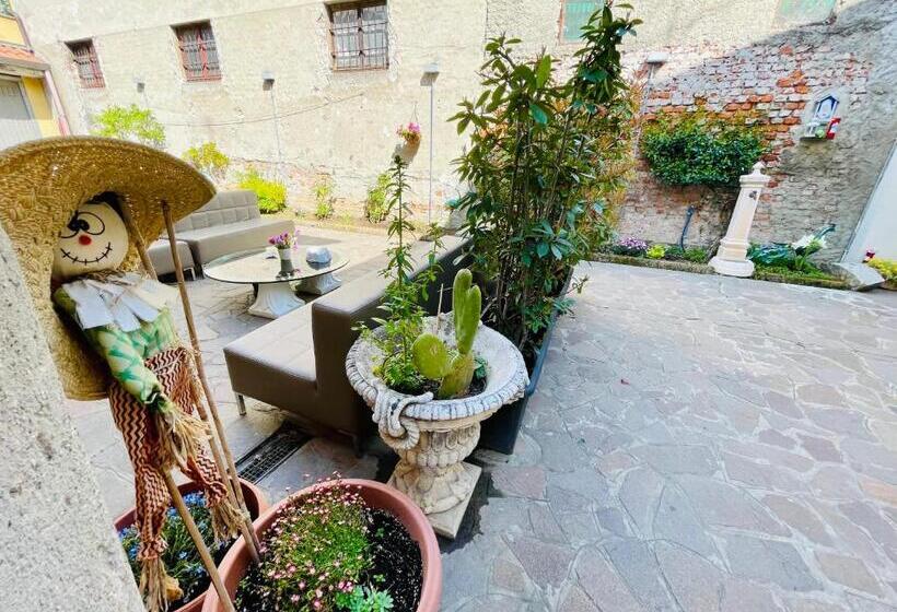 Quarto standard, B&b Corte Sul Naviglio Cin I T 0 1 5 0 7 0 C 1 3 X U I L Q C V