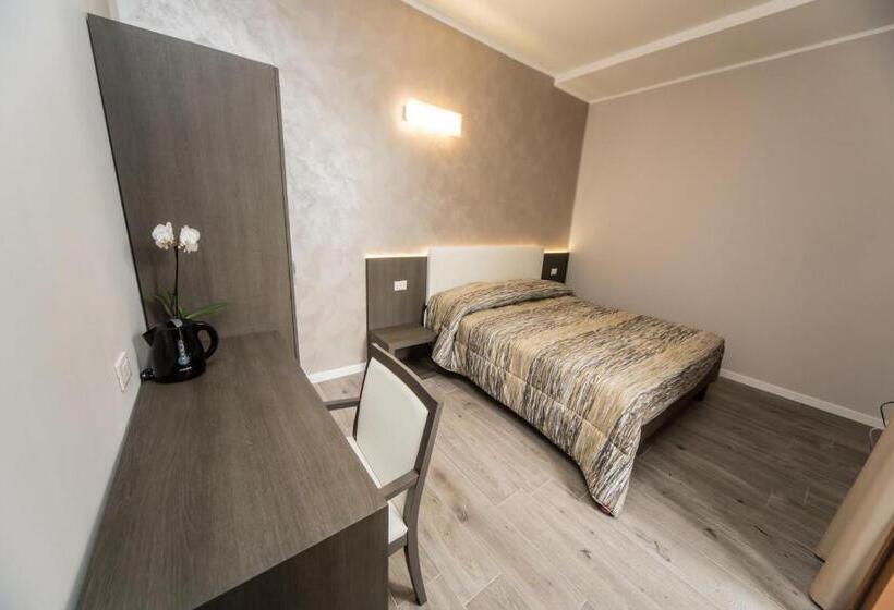 Quarto standard, B&b Corte Sul Naviglio Cin I T 0 1 5 0 7 0 C 1 3 X U I L Q C V