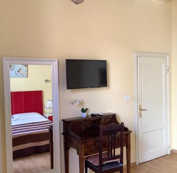 اتاق استاندارد سه نفره, B&b Dante Alighieri