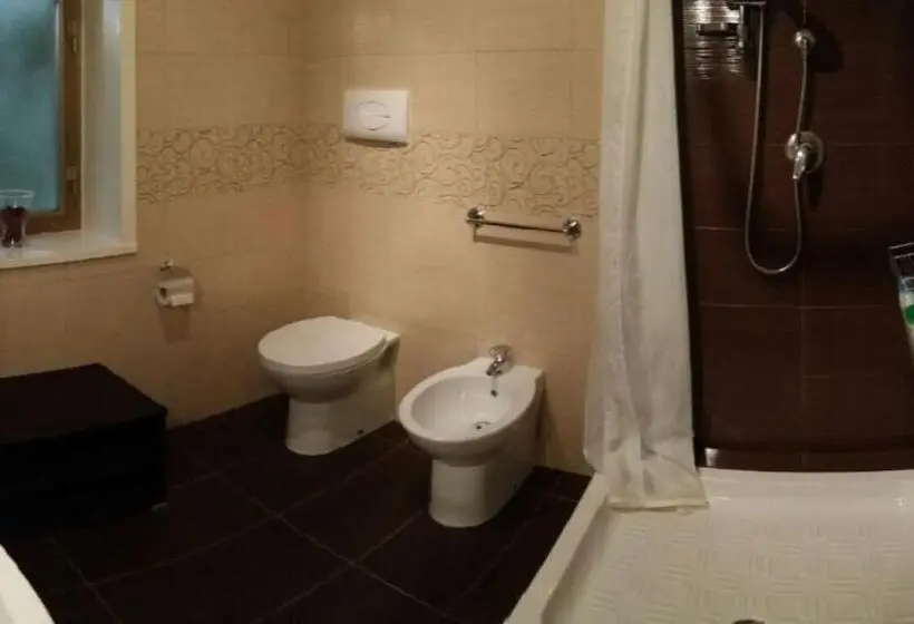 キングサイズベッドのスタンダードルーム, B&b Pian Del Lago