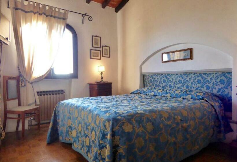 غرفة قياسية مطلّة علي حمام السباحة, Bed Breakfast La Paggeria