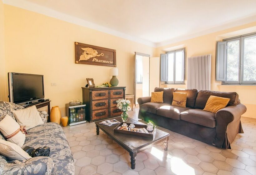 سوییت, Villa La Bianca