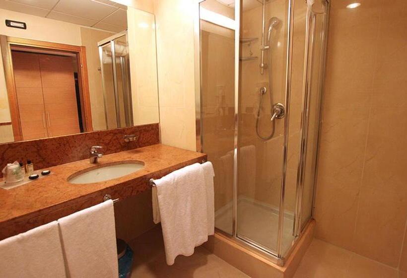 اتاق استاندارد چهار تخته, Golf Hotel Milano