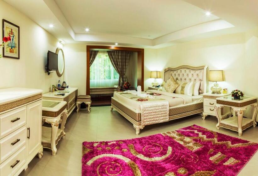 디럭스 룸 킹사이즈 침대, Hill Palace Hotel & Spa