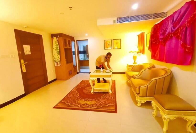 اتاق سوپریور با تخت بزرگ, Hill Palace Hotel & Spa