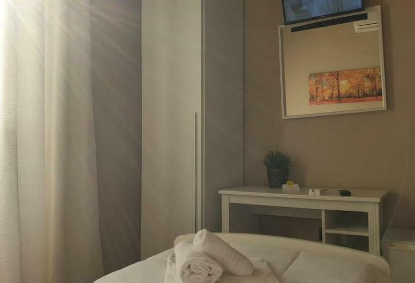 اتاق استاندارد یک نفره, Albergo La Svolta