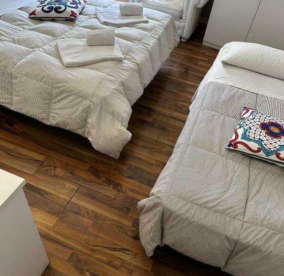 اتاق استاندارد سه نفره, Albergo La Svolta