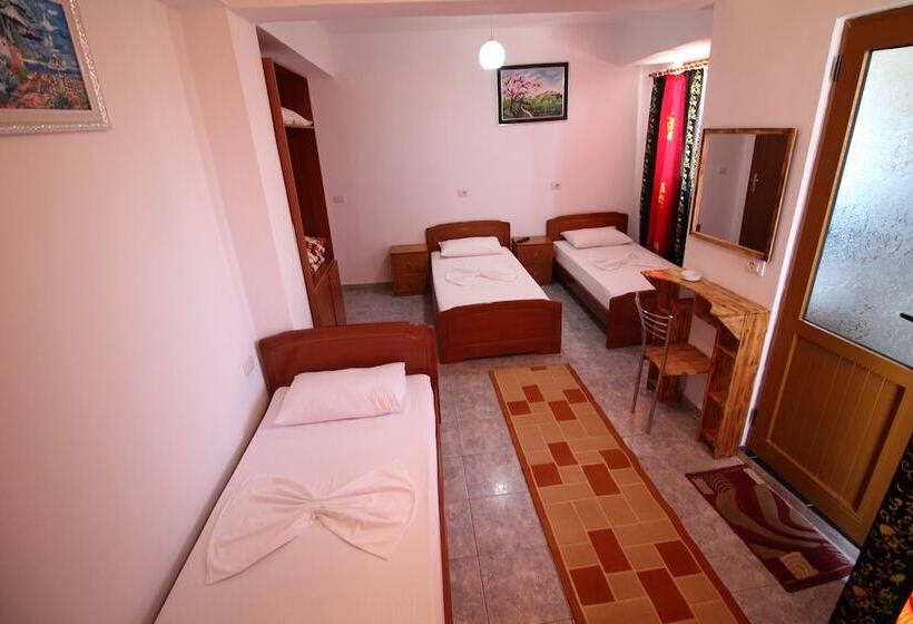 اتاق استاندارد سه نفره, Cakalli