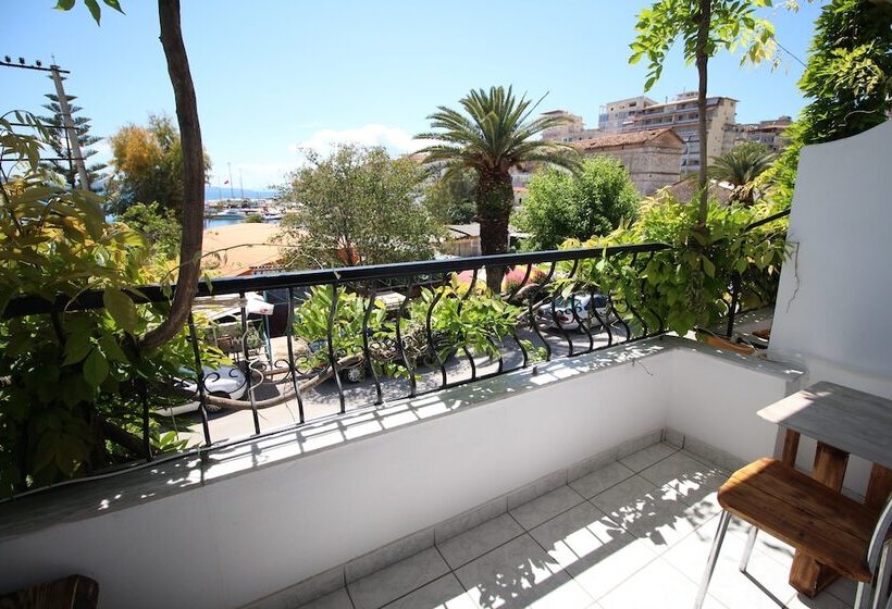 スタンダードトリプルルーム, Cakalli