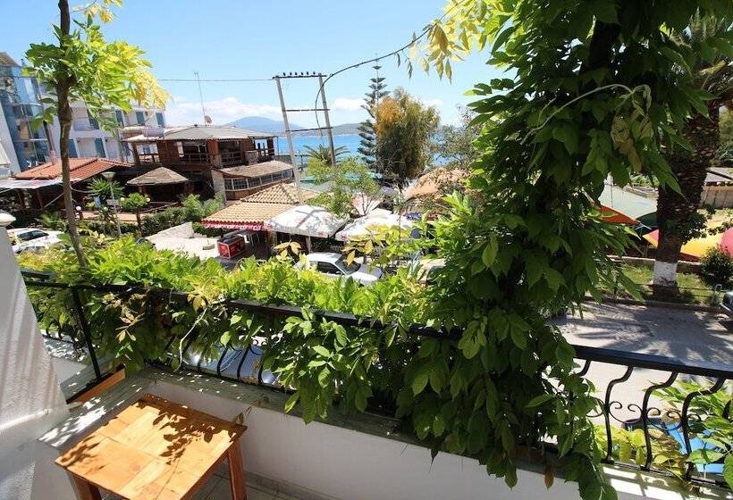 اتاق استاندارد با بالکن و چشم‌انداز دریا, Cakalli