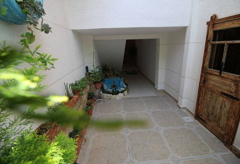 اتاق خانوادگی, Cakalli