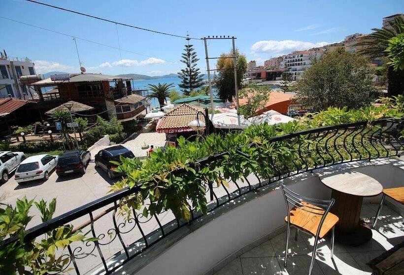 スタンダードトリプルルーム, Cakalli