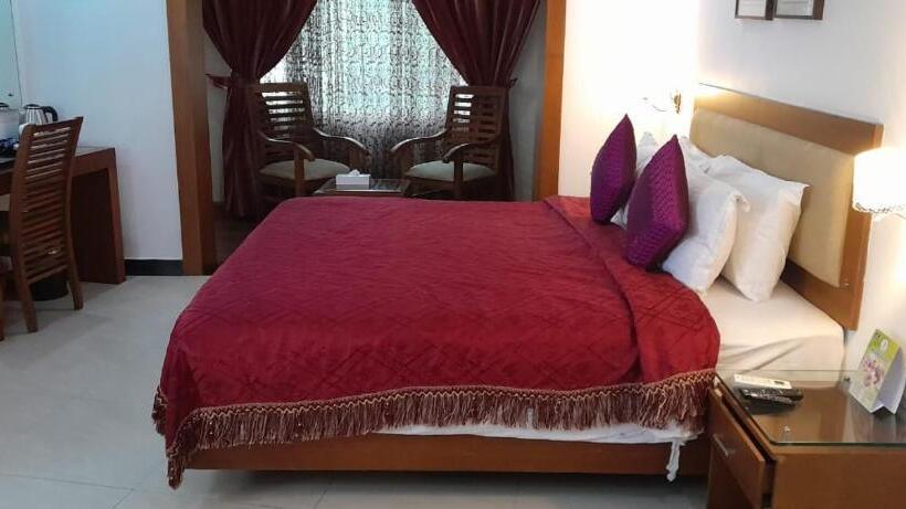 اتاق سوپریور با تخت بزرگ, Hill Palace Hotel & Spa