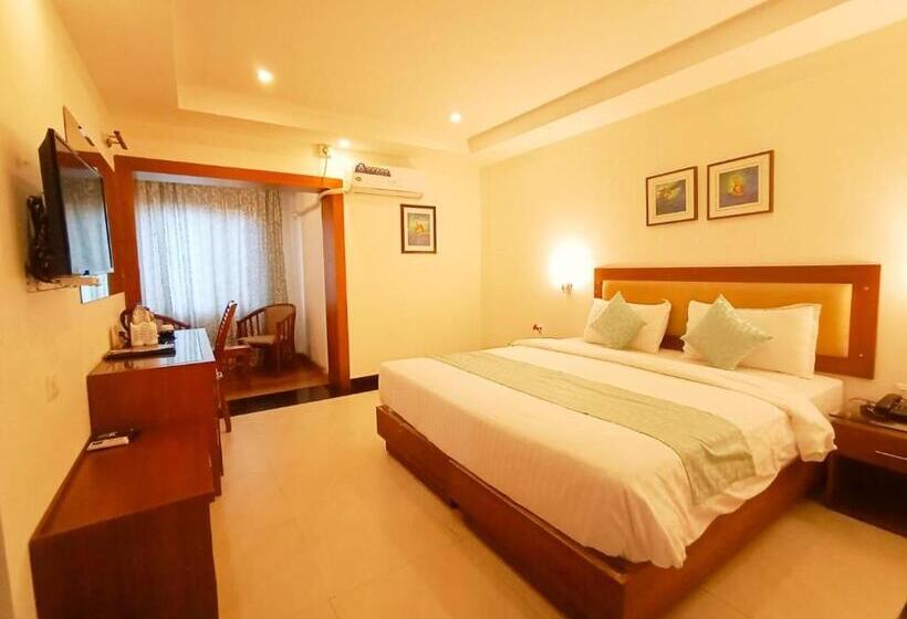 اتاق سوپریور با تخت بزرگ, Hill Palace Hotel & Spa