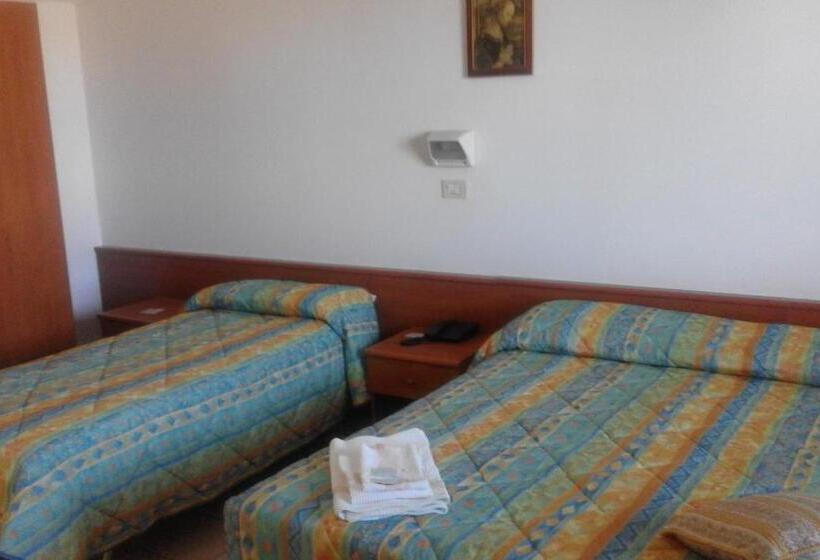 חדר קלאסי לשלושה, Osteria Dei Locandieri