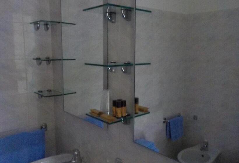 スタンダードトリプルルーム, Posta