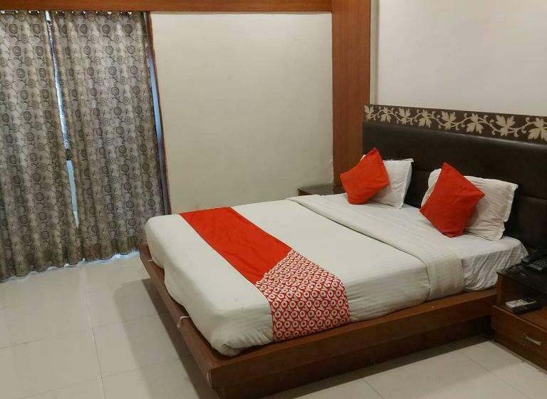 اتاق لوکس, Shreenath