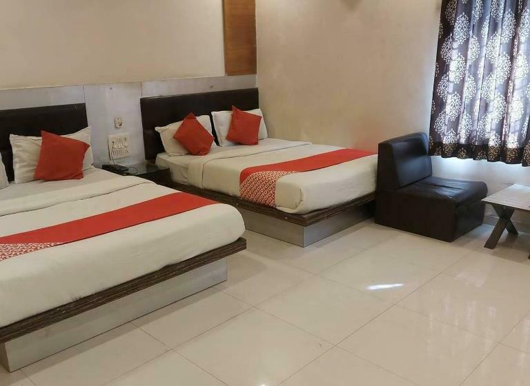 اتاق لوکس خانوادگی, Shreenath