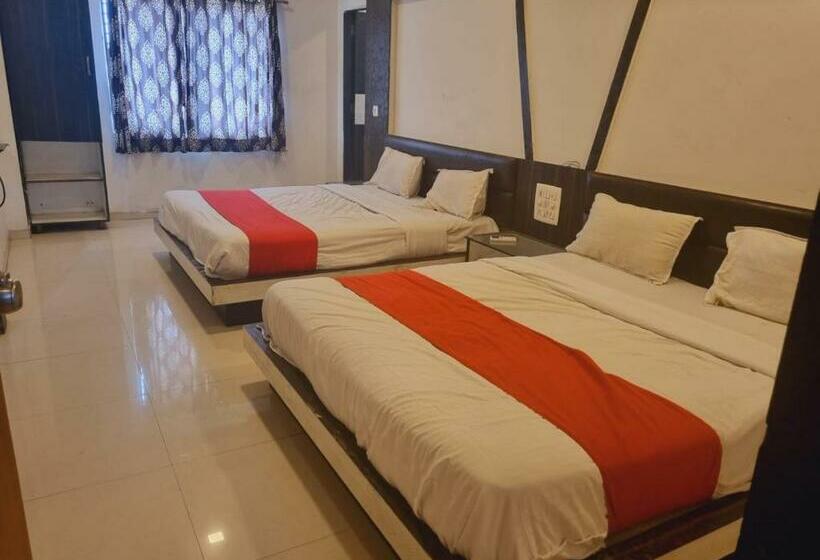 اتاق لوکس خانوادگی, Shreenath