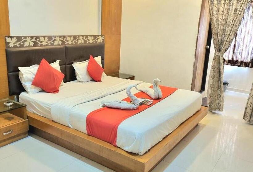 اتاق لوکس, Shreenath