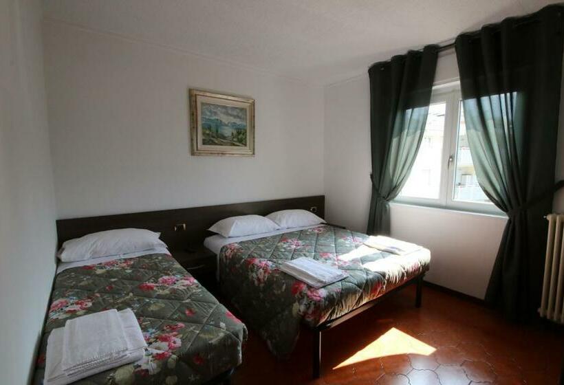 庭の見えるスタンダードトリプルルーム, B&b Casa Wanda Since 1999