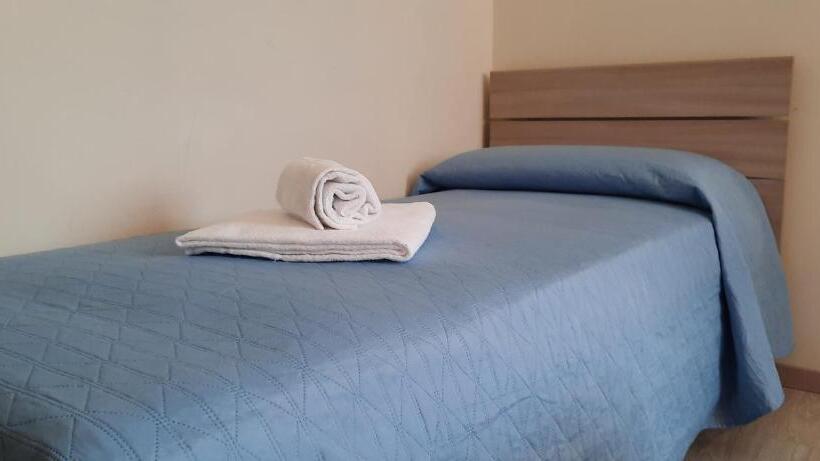 غرفة أساسية ثلاثية, B&b Monastero