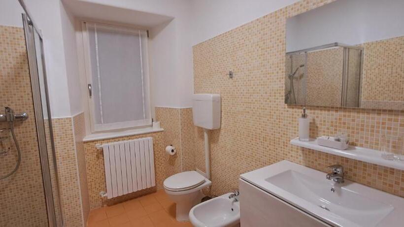 غرفة أساسية ثلاثية, B&b Monastero