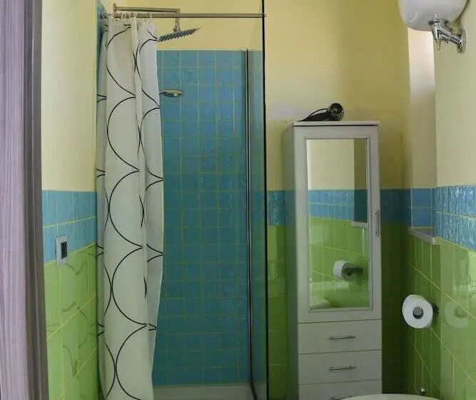 Standard Kolmen Hengen Huone, Casa Natia