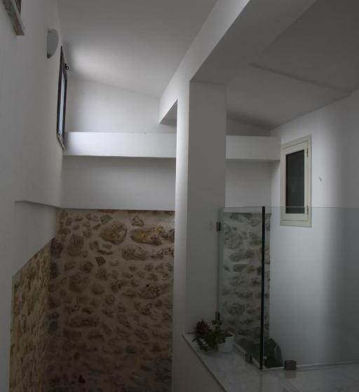 标准三人间, Casa Natia