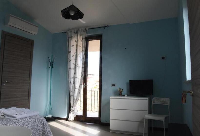 标准三人间, Casa Natia