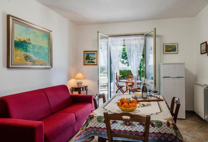 庭の見える１ベッドルームアパートメント, Valleforno Country House Di Charme