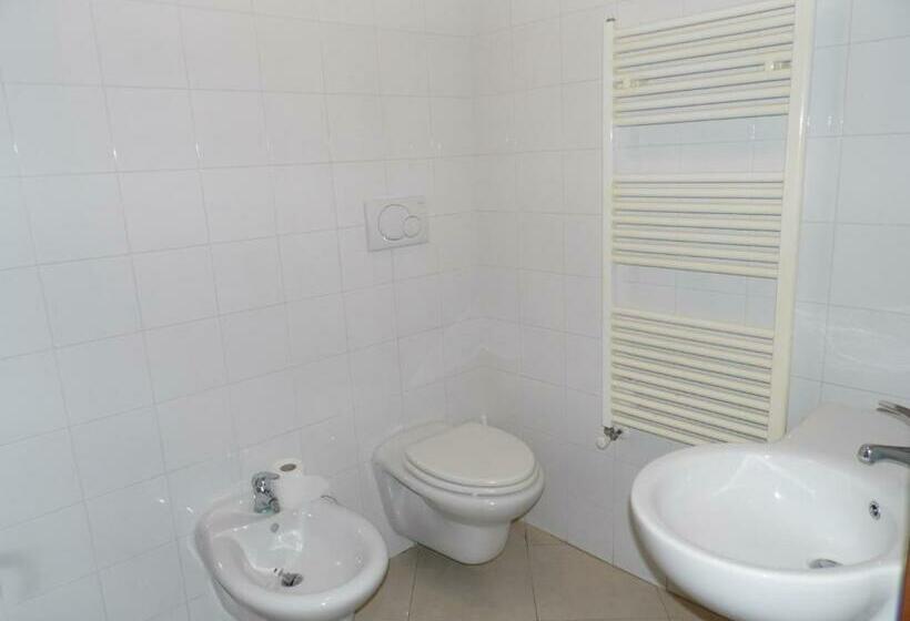 اتاق استاندارد یک نفره, Ai Vecchi Tempi