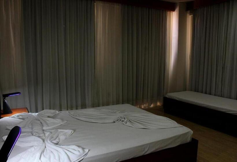 Четырехместный Номер Стандарт, Geneviee Palace