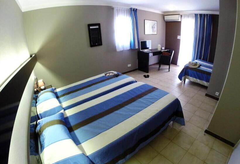 Четырехместный Номер Стандарт, Hôtel Beach