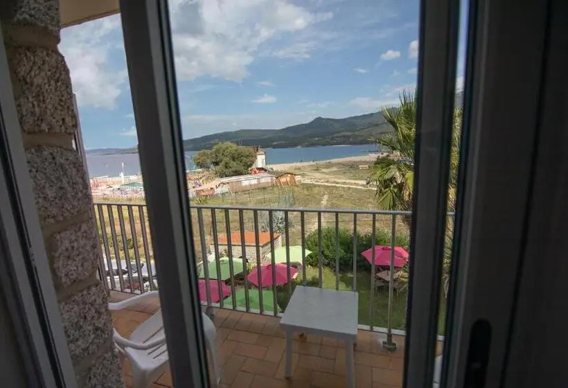 Standard Neljän Hengen Huone Merinäkymä, Hôtel Beach