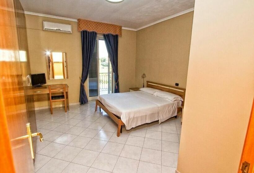 غرفة قياسية فردية, Silverado