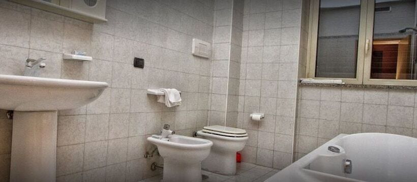 غرفة قياسية ثلاثية, Silverado