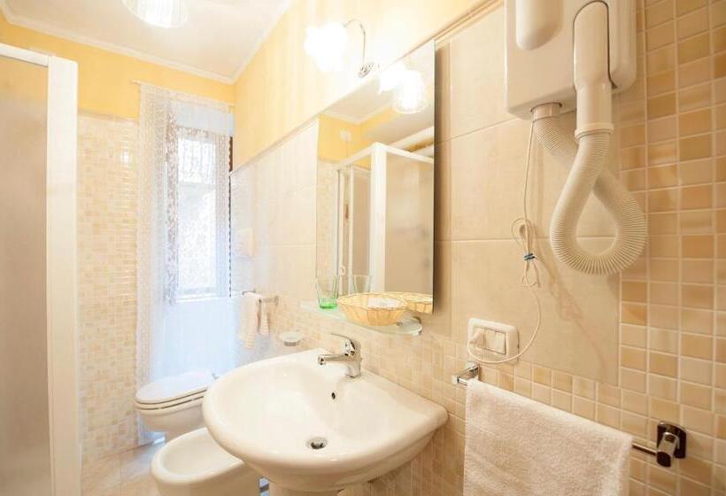 غرفة قياسية مع حمام خارجي, La Casa Dei Nonni B&b