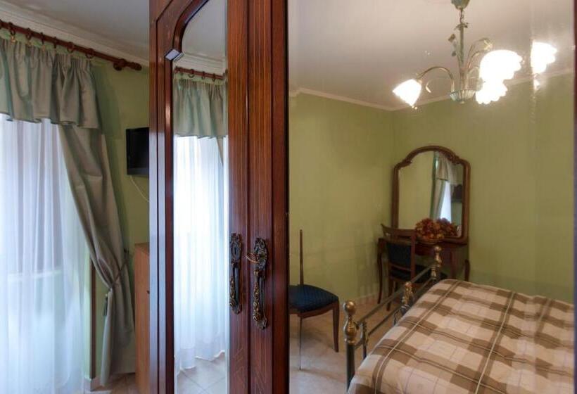 غرفة قياسية مع حمام خارجي, La Casa Dei Nonni B&b