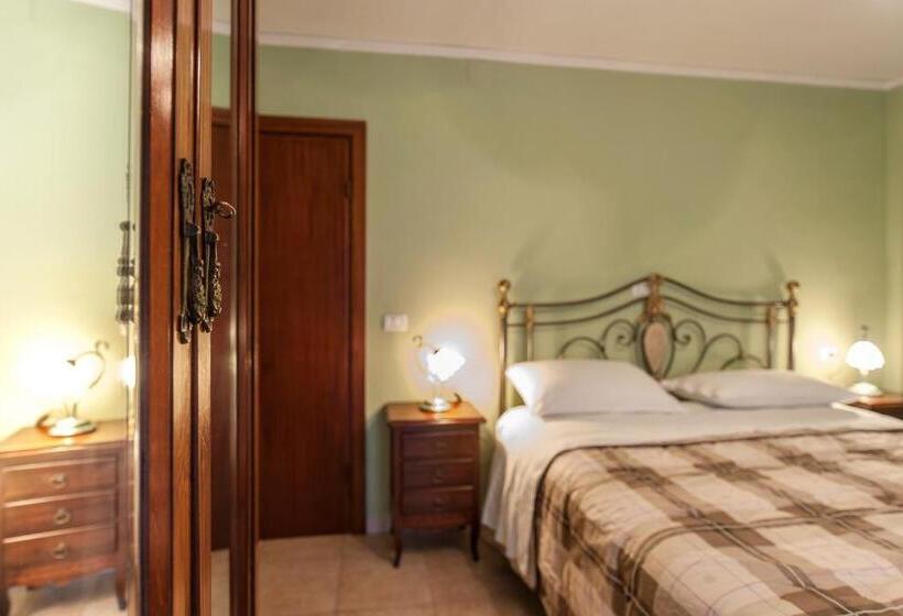 غرفة قياسية مع حمام خارجي, La Casa Dei Nonni B&b