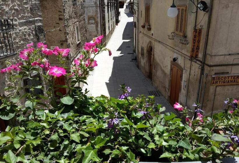 اتاق استاندارد چهارنفره با بالکن, La Casa Dei Nonni B&b