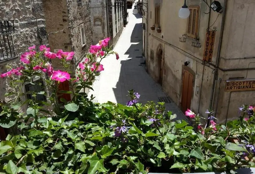 اتاق استاندارد چهارنفره با بالکن, La Casa Dei Nonni B&b