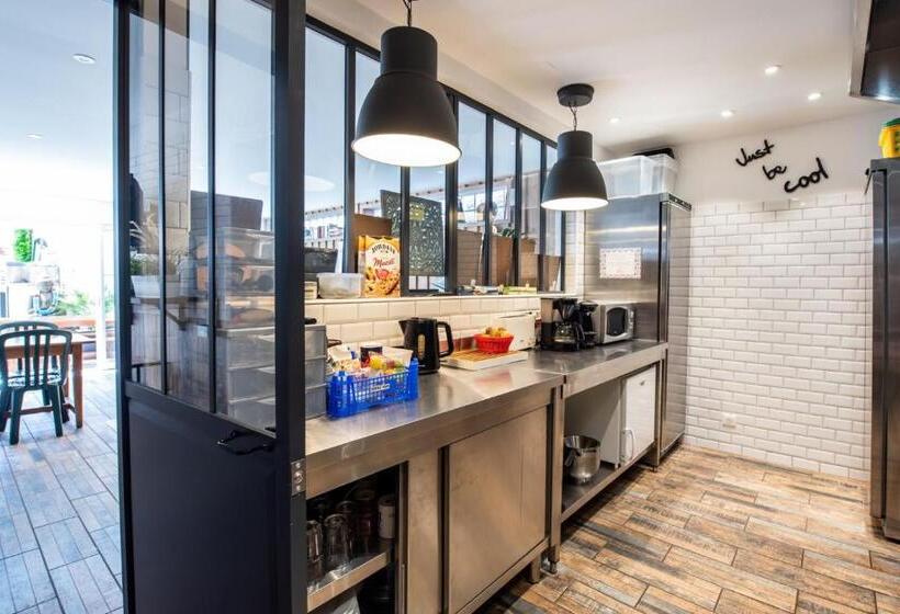 Кровать в Общей Комнате, Villa Zenith Hostel La Surf House