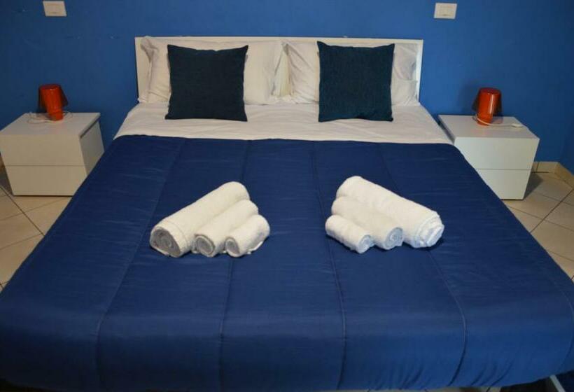 اتاق لوکس با بالکن, B&b Acquamarina