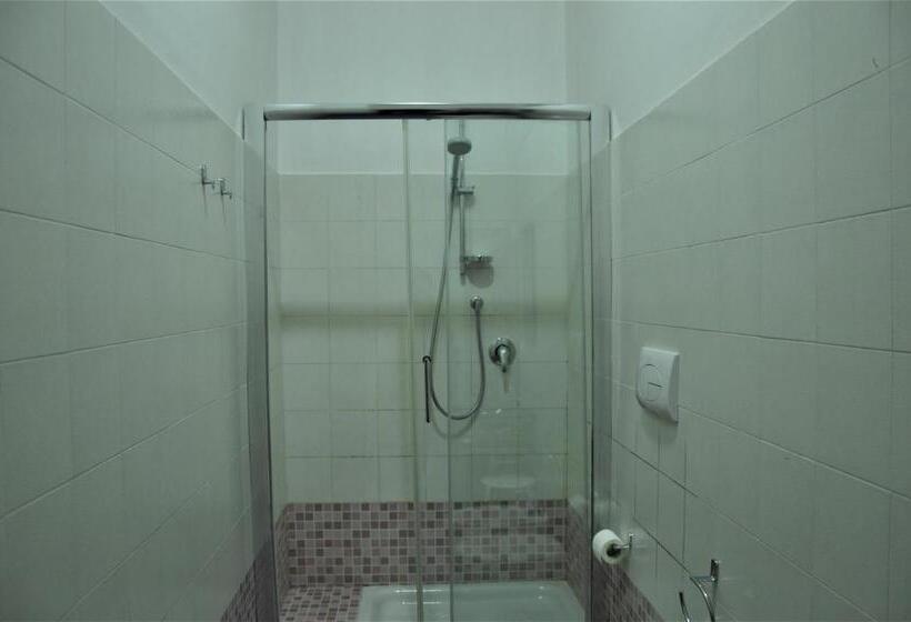 اتاق اکونومی, B&b Acquamarina