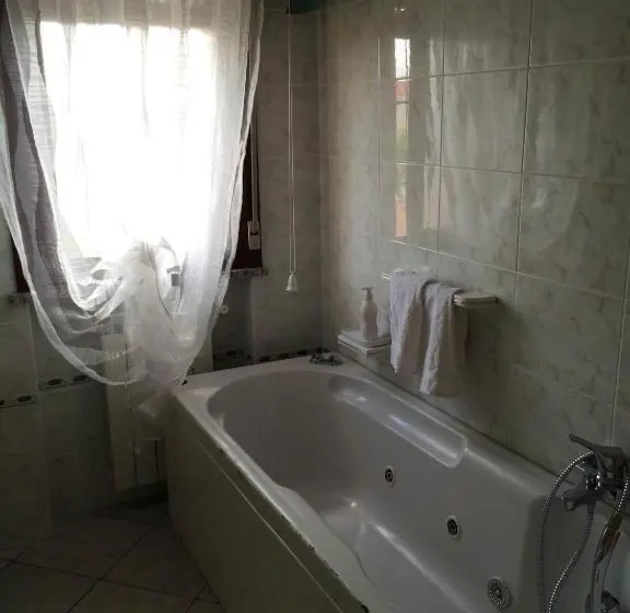 اتاق لوکس, B&b Mirella